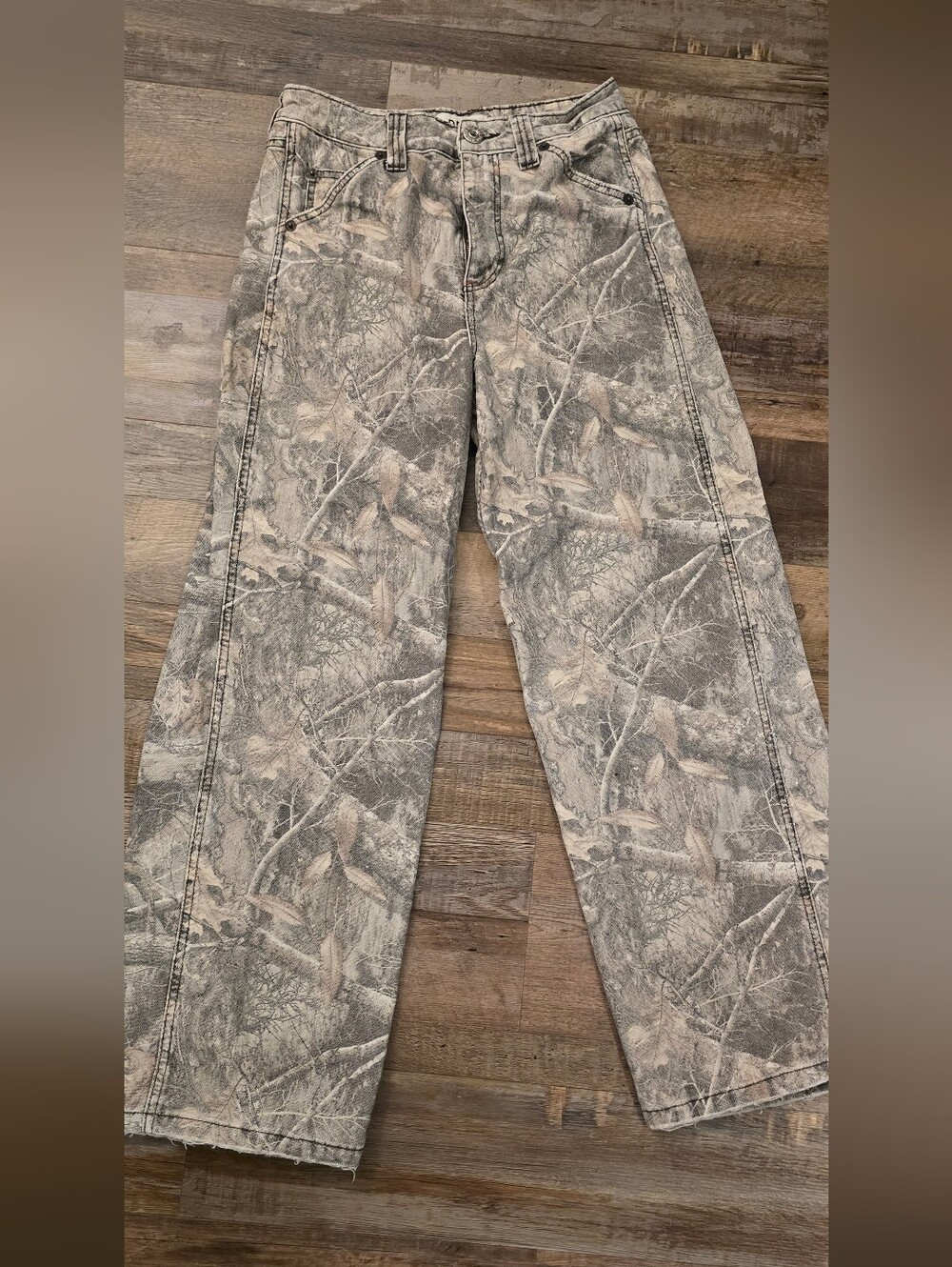 Urban Outfitter's BDG White and Beige Camo High-Rise Pants Size 25